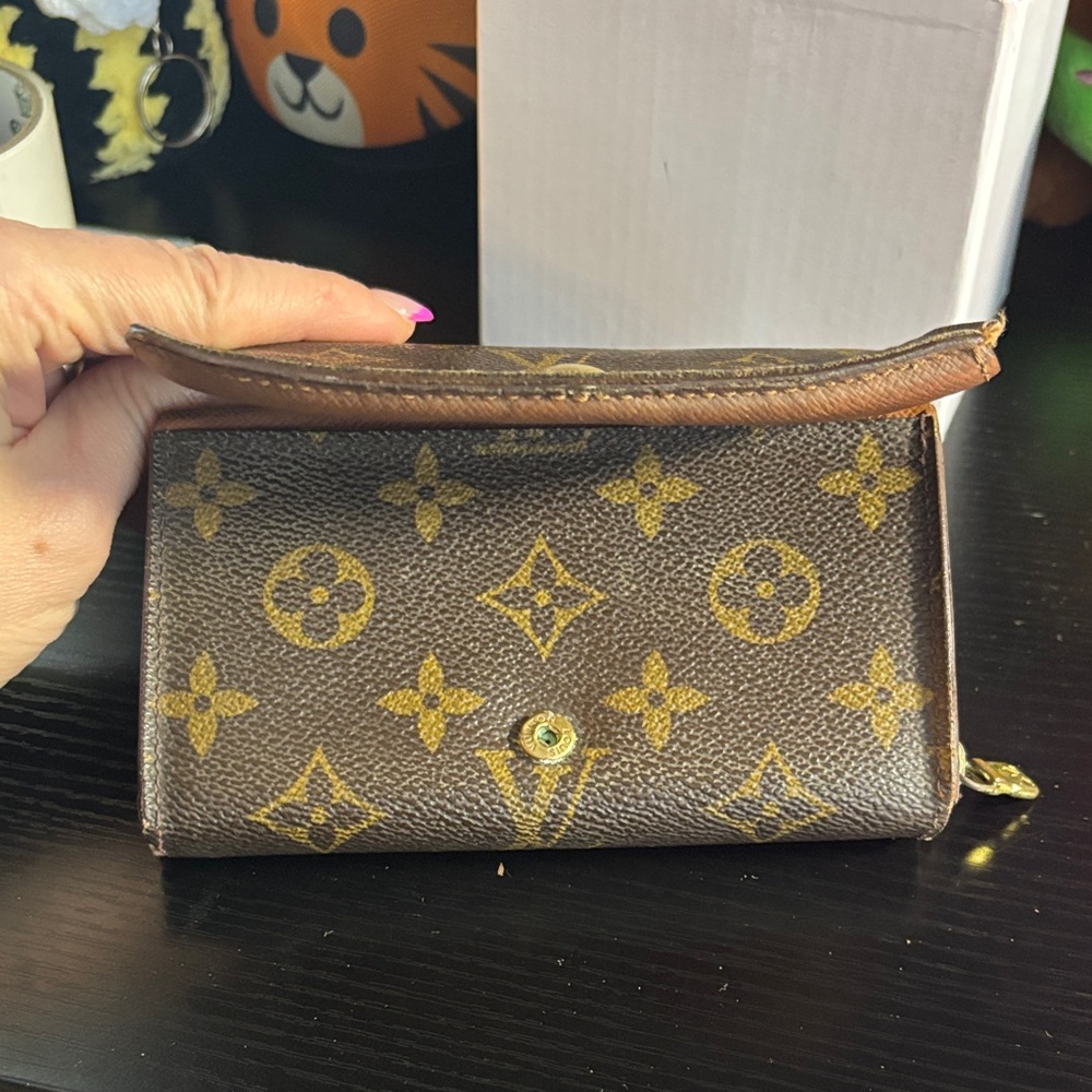 Louis Vuitton Gold and Brown Monogram Wallet - Picture 16 of 17